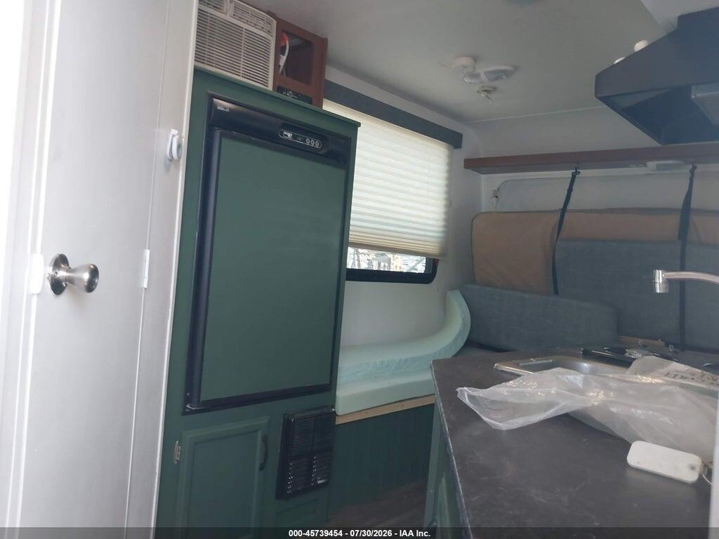 1SABSHAH0E2JP5148 2014 STARCRAFT LAUNCH TRAVEL TRAILER photo no. 5