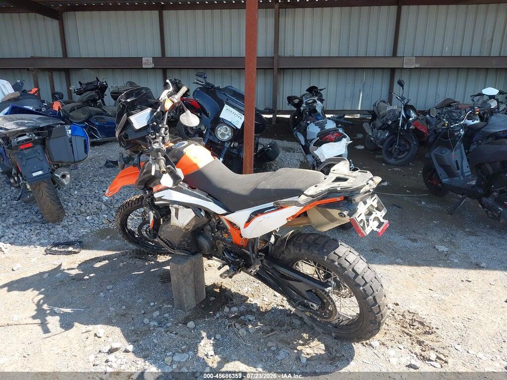 VBKTR6406MM814134 2021 KTM 890 photo no. 3