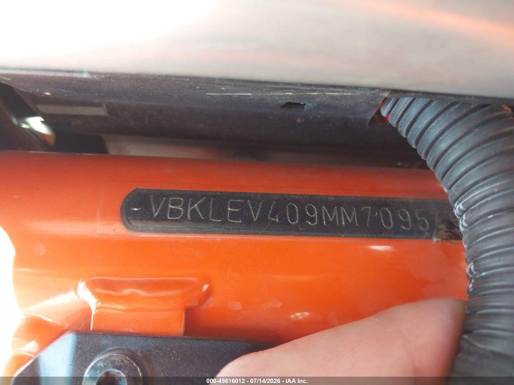 VBKLEV409MM709545 2021 KTM 690 photo no. 10