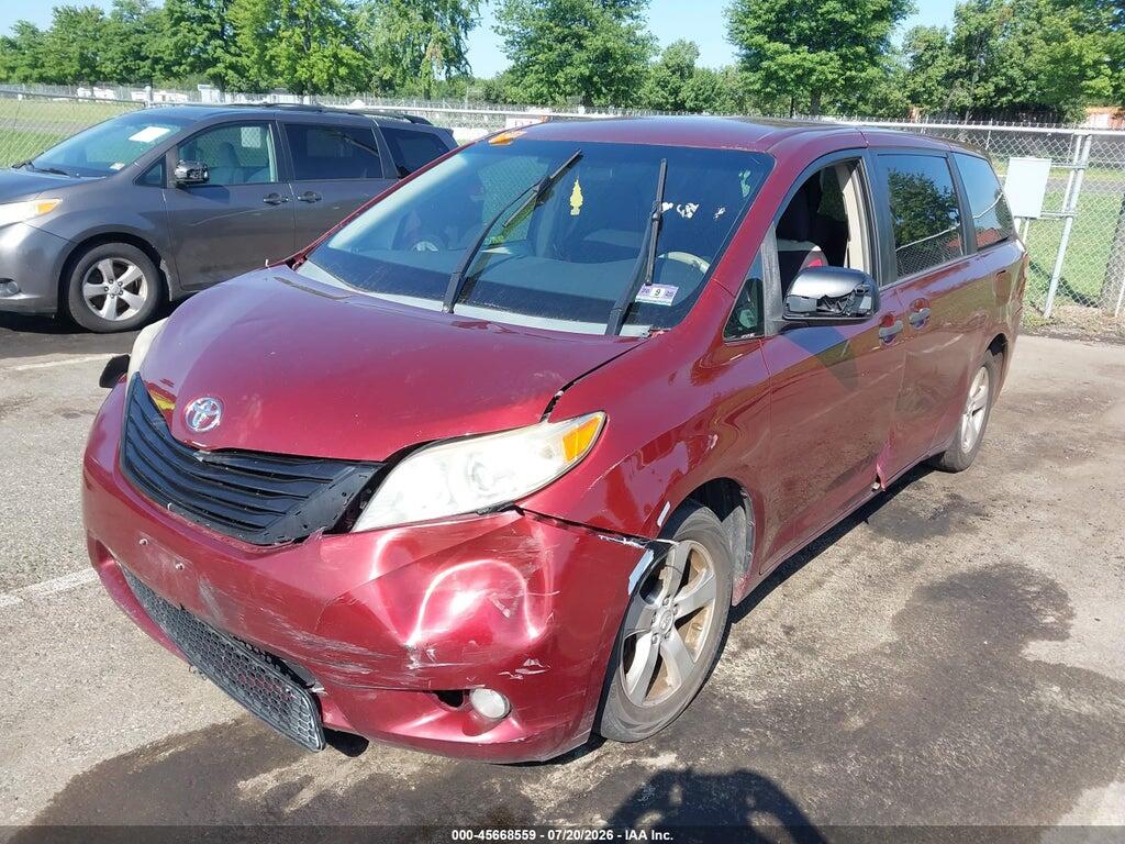 5TDZK3DC9ES504493 2014 TOYOTA SIENNA photo no. 2