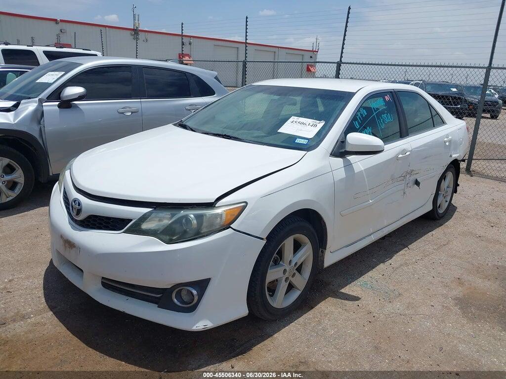 4T1BF1FK1EU470667 2014 TOYOTA CAMRY photo no. 2