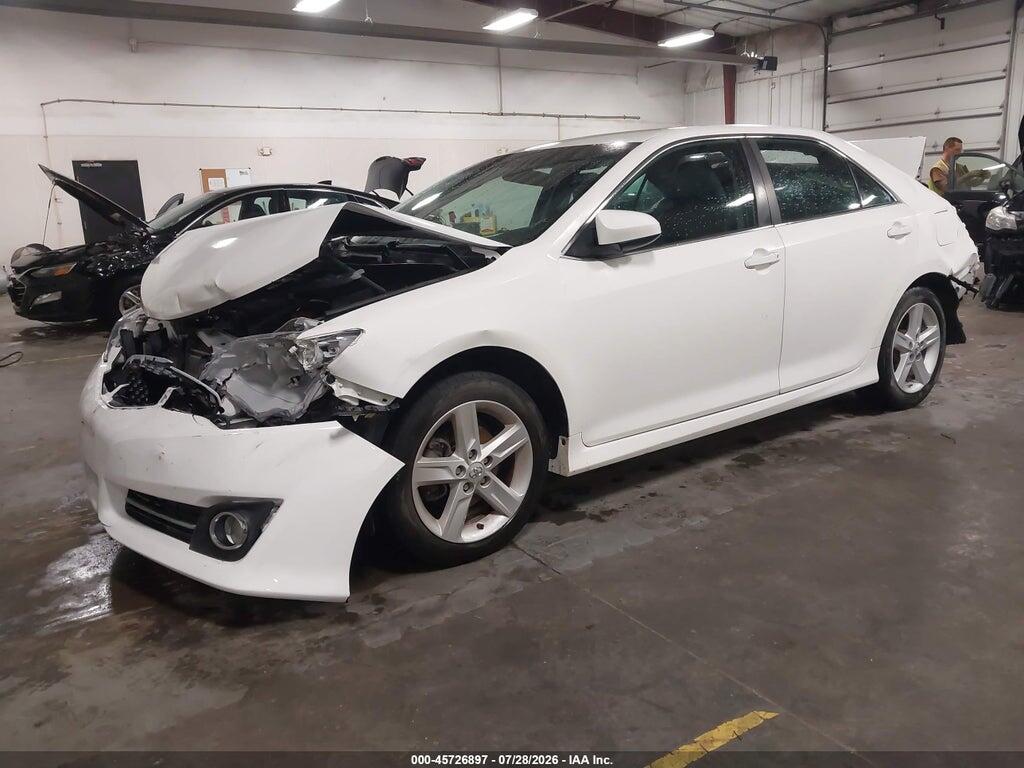 4T1BF1FK4EU738241 2014 TOYOTA CAMRY photo no. 2