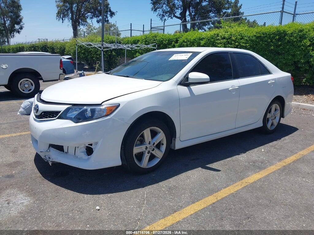 4T1BF1FK4EU458335 2014 TOYOTA CAMRY photo no. 2