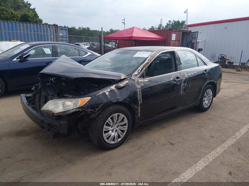 4T1BF1FK3EU803080 2014 TOYOTA CAMRY photo no. 2
