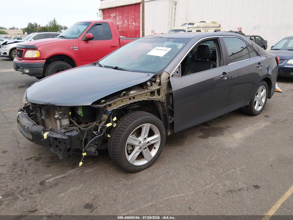 4T1BF1FK6EU464427 2014 TOYOTA CAMRY photo no. 2