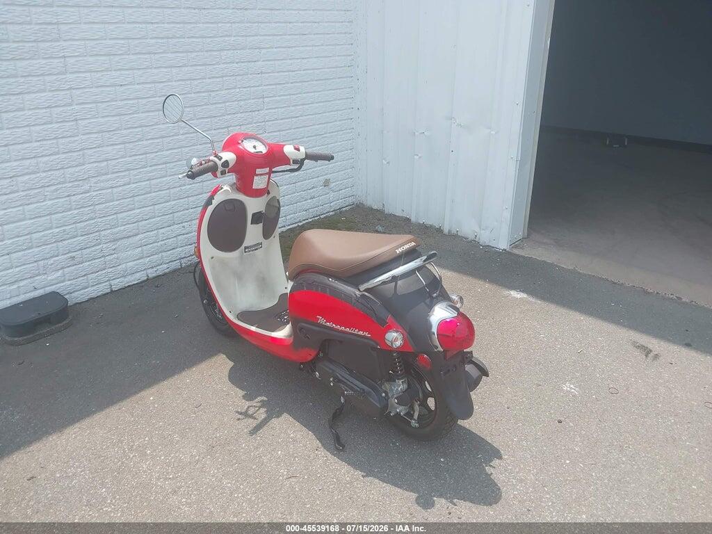 JH2AF7713SK800560 2025 HONDA NCW50 photo no. 3