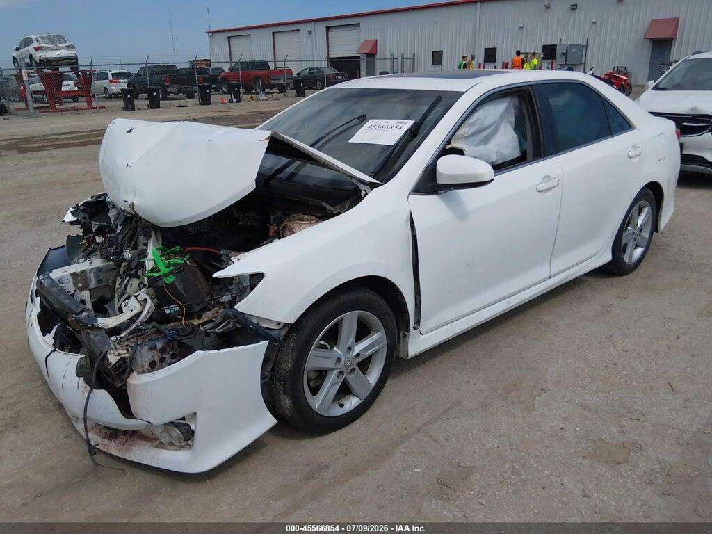 4T1BF1FK4EU760272 2014 TOYOTA CAMRY photo no. 2
