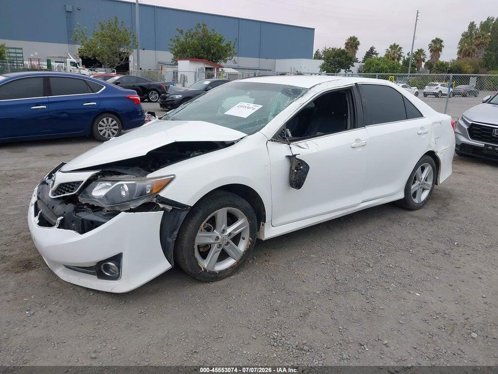 4T1BF1FK0EU416258 2014 TOYOTA CAMRY photo no. 2