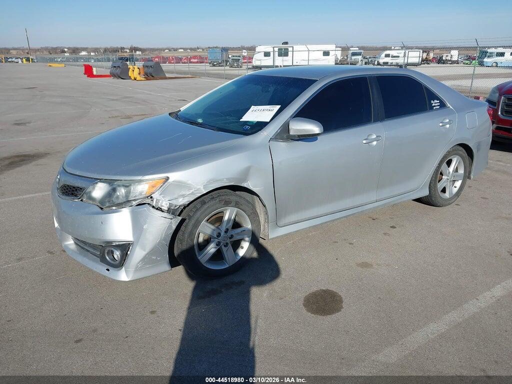 4T1BF1FK3EU453112 2014 TOYOTA CAMRY photo no. 2