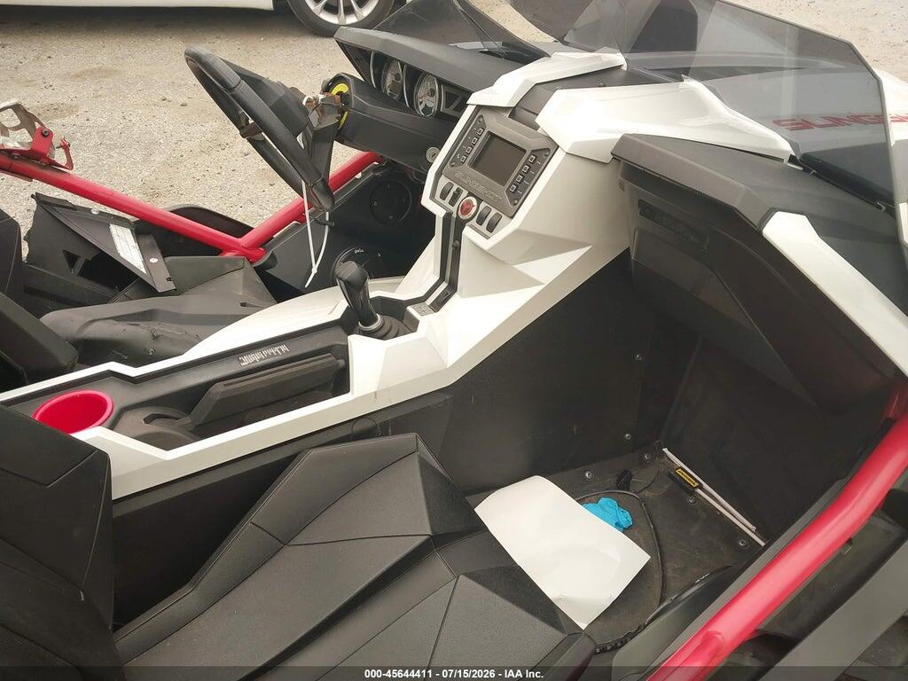 57XAAPFA0G7113207 2016 POLARIS SLINGSHOT photo no. 5