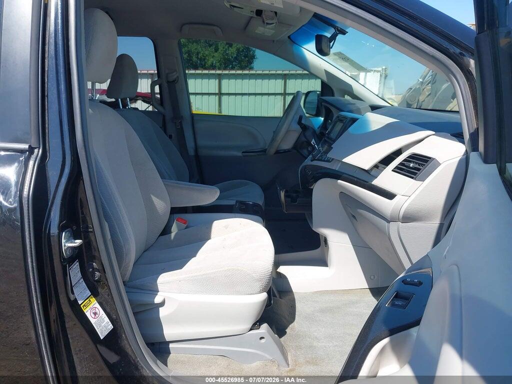 5TDJK3DC4ES077849 2014 TOYOTA SIENNA photo no. 5