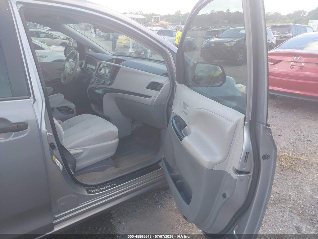 5TDZK3DC0ES456060 2014 TOYOTA SIENNA photo no. 5