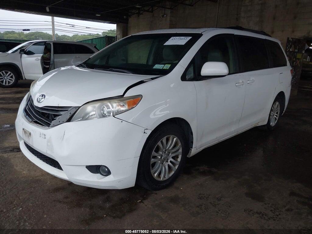 5TDYK3DC9ES474794 2014 TOYOTA SIENNA photo no. 2