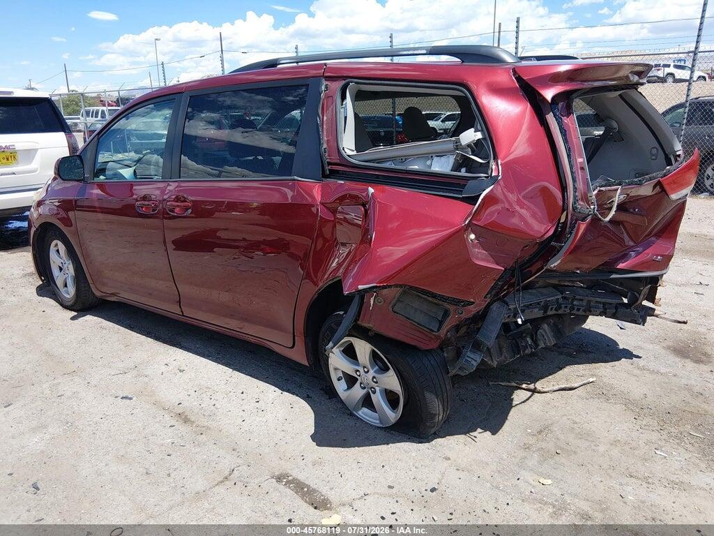 5TDKK3DC2ES440704 2014 TOYOTA SIENNA photo no. 3