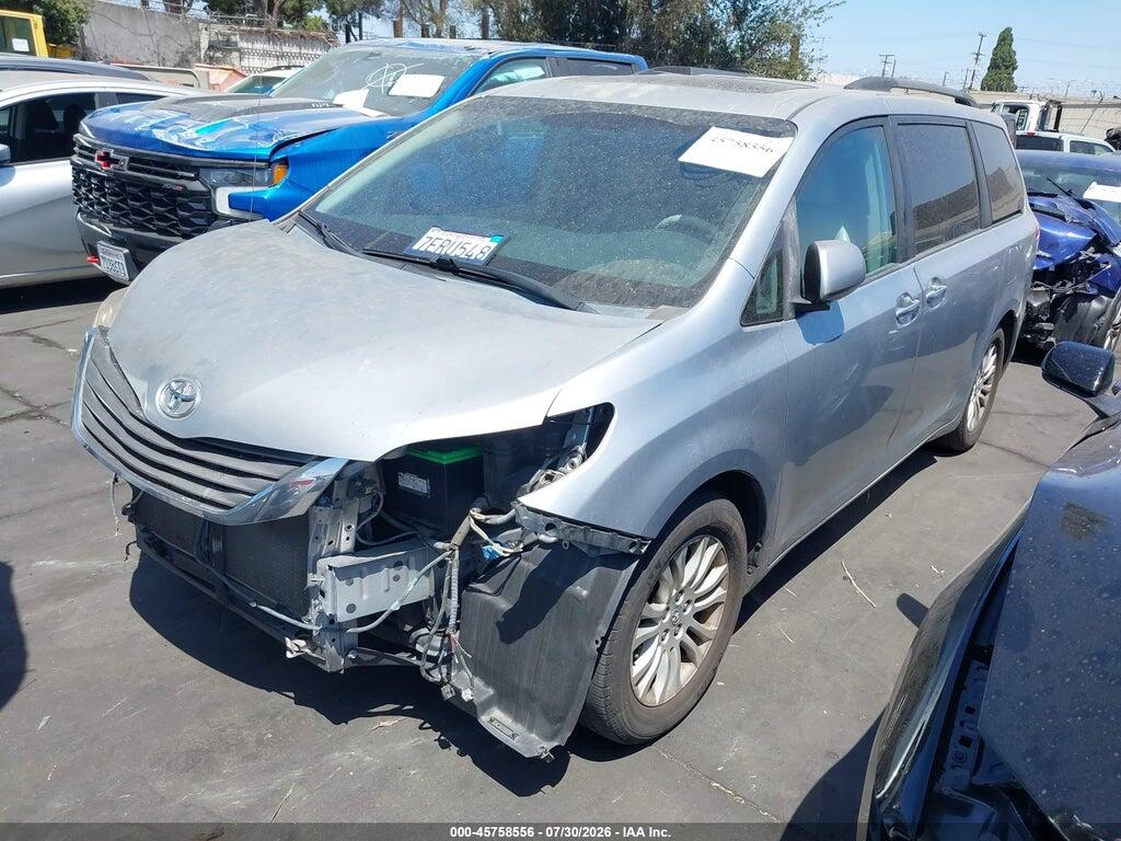 5TDYK3DC4ES459023 2014 TOYOTA SIENNA photo no. 2
