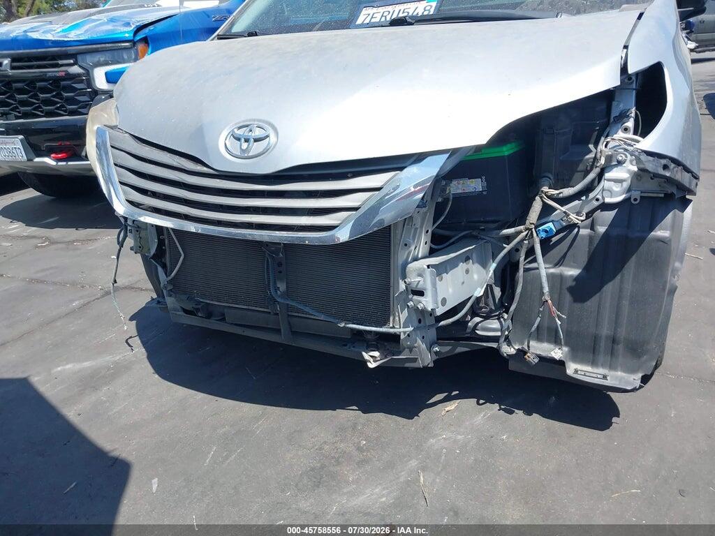 5TDYK3DC4ES459023 2014 TOYOTA SIENNA photo no. 6