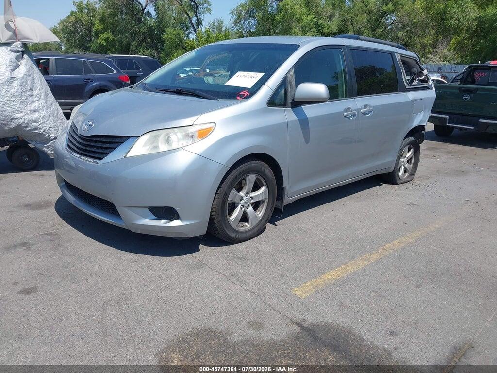 5TDKK3DCXES525015 2014 TOYOTA SIENNA photo no. 2