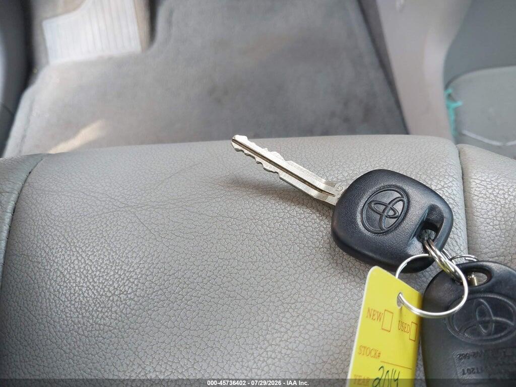 5TDYK3DC3ES433884 2014 TOYOTA SIENNA photo no. 11