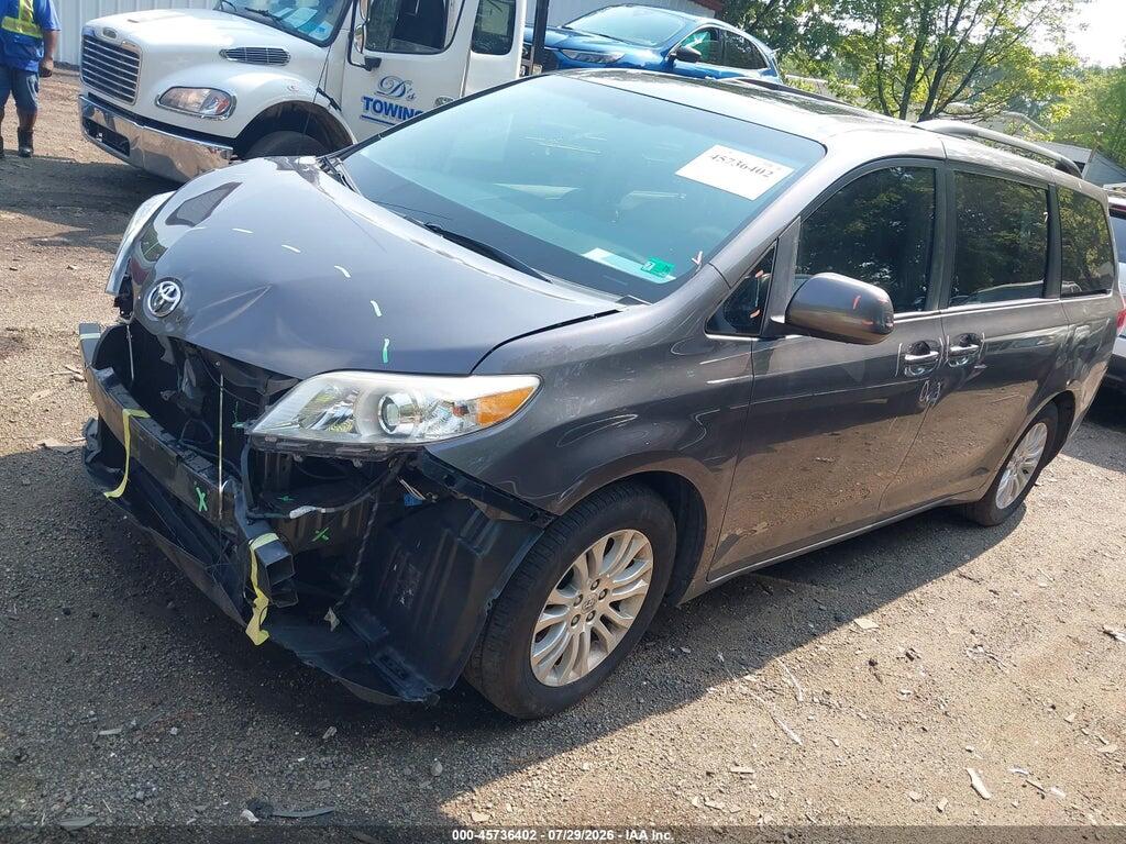 5TDYK3DC3ES433884 2014 TOYOTA SIENNA photo no. 2
