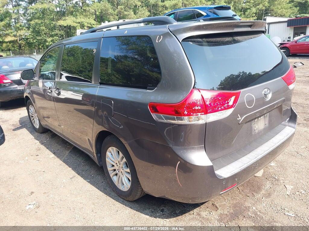 5TDYK3DC3ES433884 2014 TOYOTA SIENNA photo no. 3