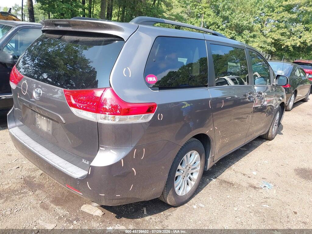 5TDYK3DC3ES433884 2014 TOYOTA SIENNA photo no. 4