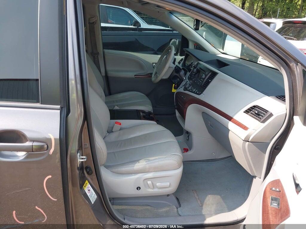 5TDYK3DC3ES433884 2014 TOYOTA SIENNA photo no. 5
