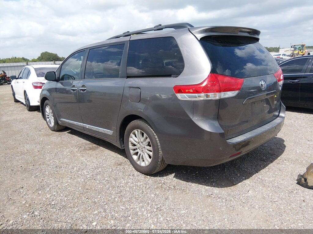 5TDYK3DC2ES426859 2014 TOYOTA SIENNA photo no. 3