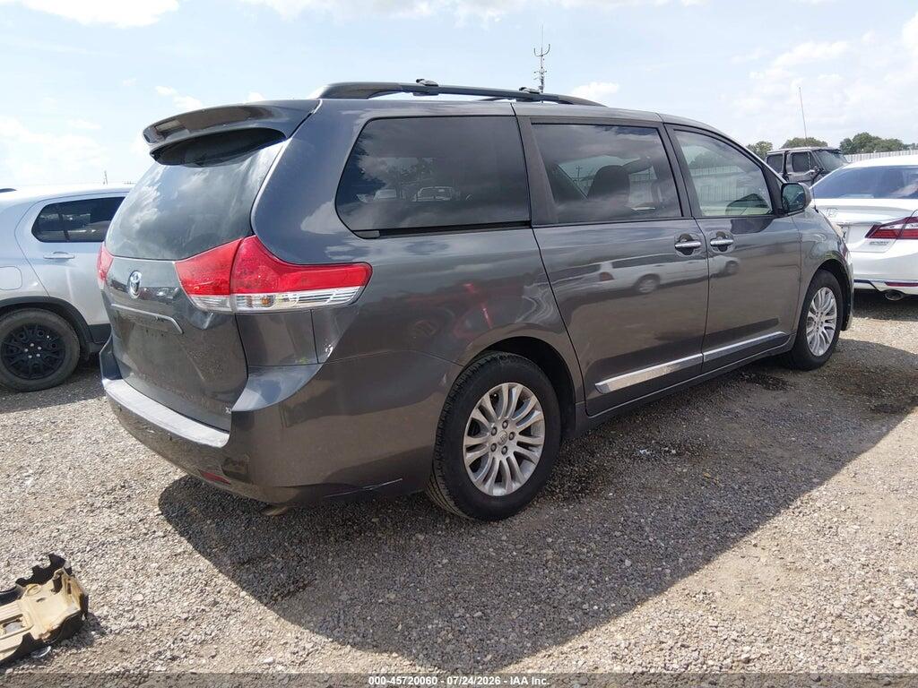 5TDYK3DC2ES426859 2014 TOYOTA SIENNA photo no. 4