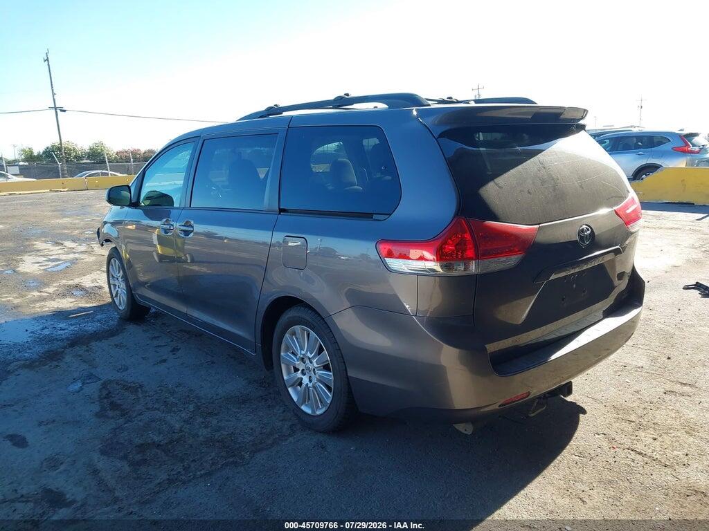 5TDJK3DC1ES080000 2014 TOYOTA SIENNA photo no. 3