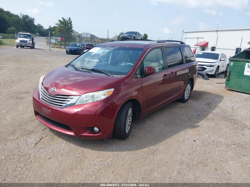 5TDYK3DC7ES458965 2014 TOYOTA SIENNA photo no. 2