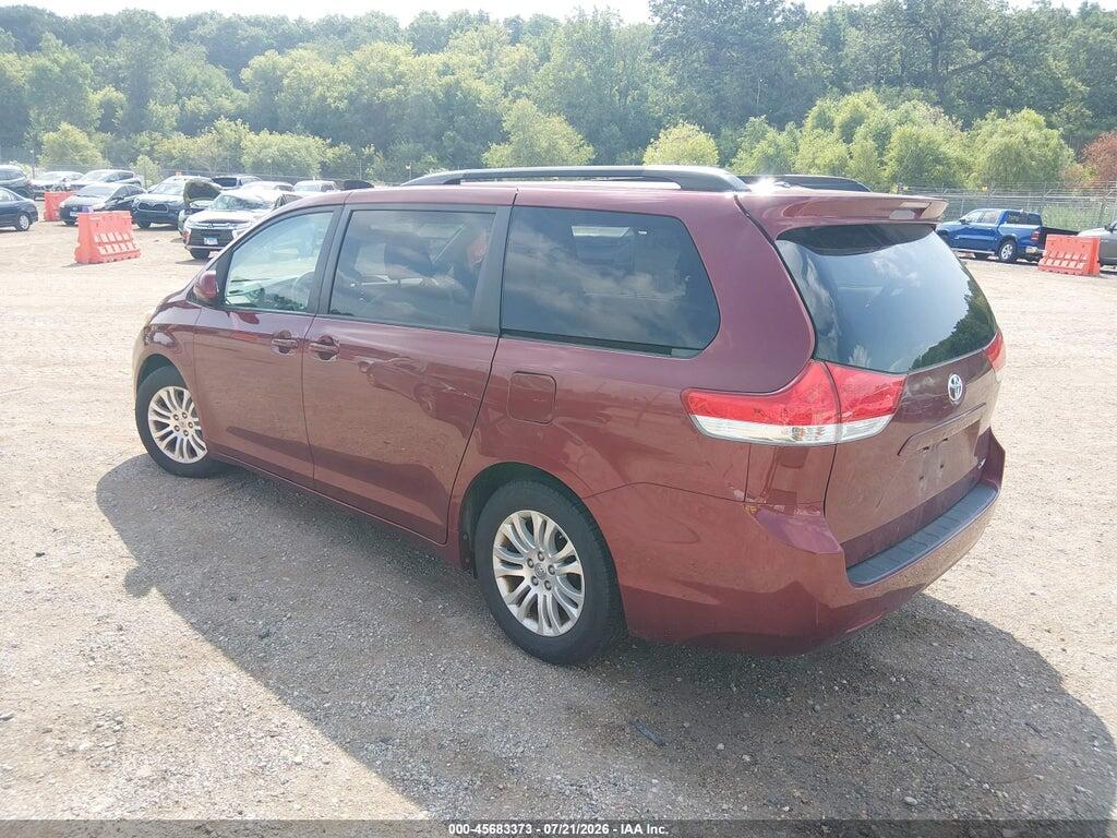 5TDYK3DC7ES458965 2014 TOYOTA SIENNA photo no. 3