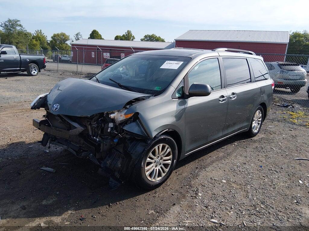5TDYK3DC4ES504932 2014 TOYOTA SIENNA photo no. 2