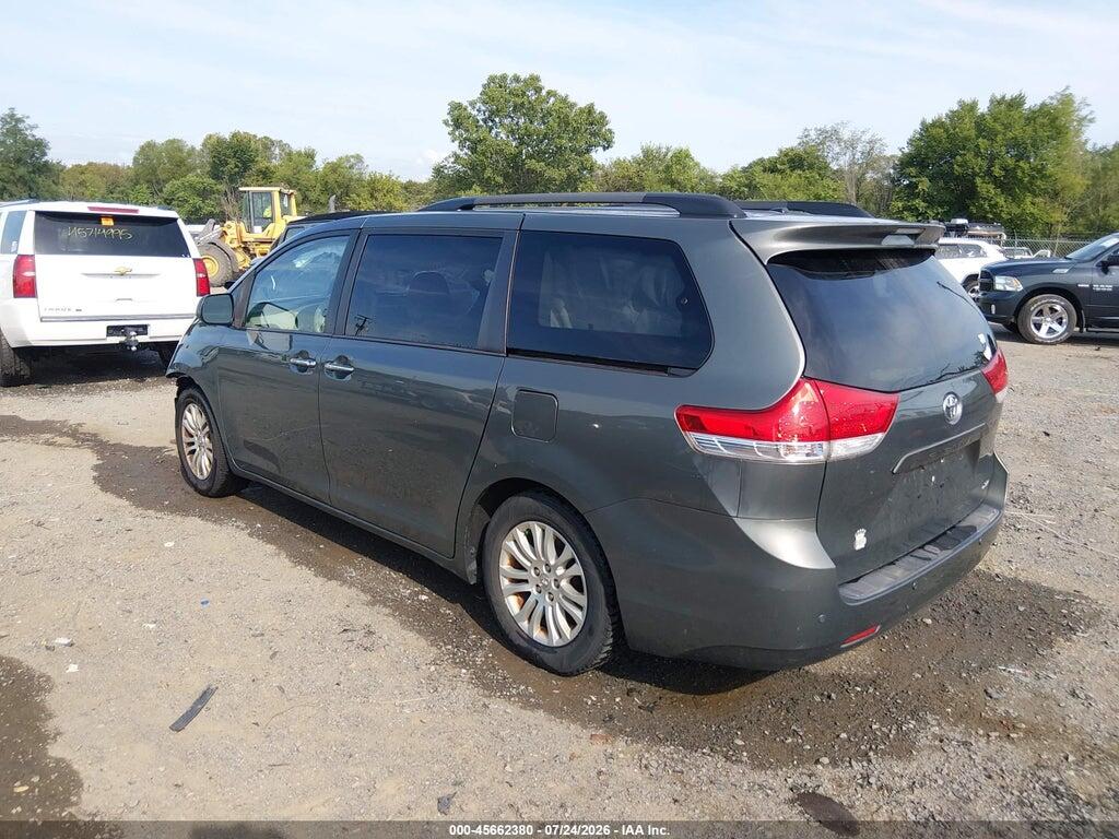 5TDYK3DC4ES504932 2014 TOYOTA SIENNA photo no. 3
