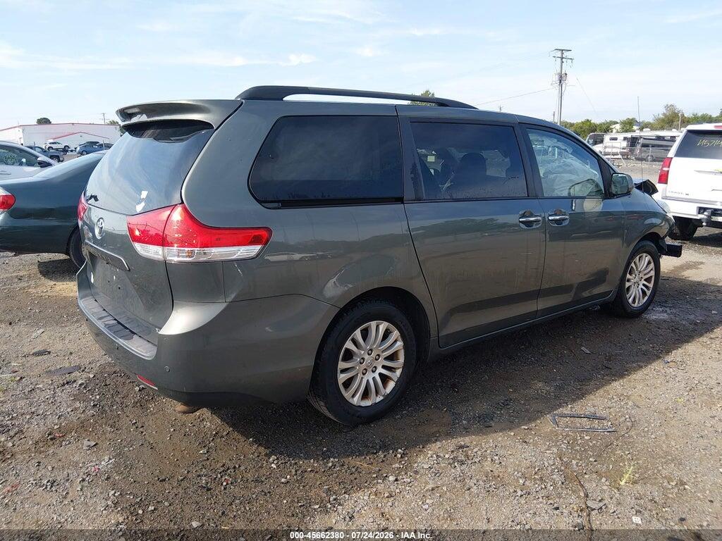 5TDYK3DC4ES504932 2014 TOYOTA SIENNA photo no. 4