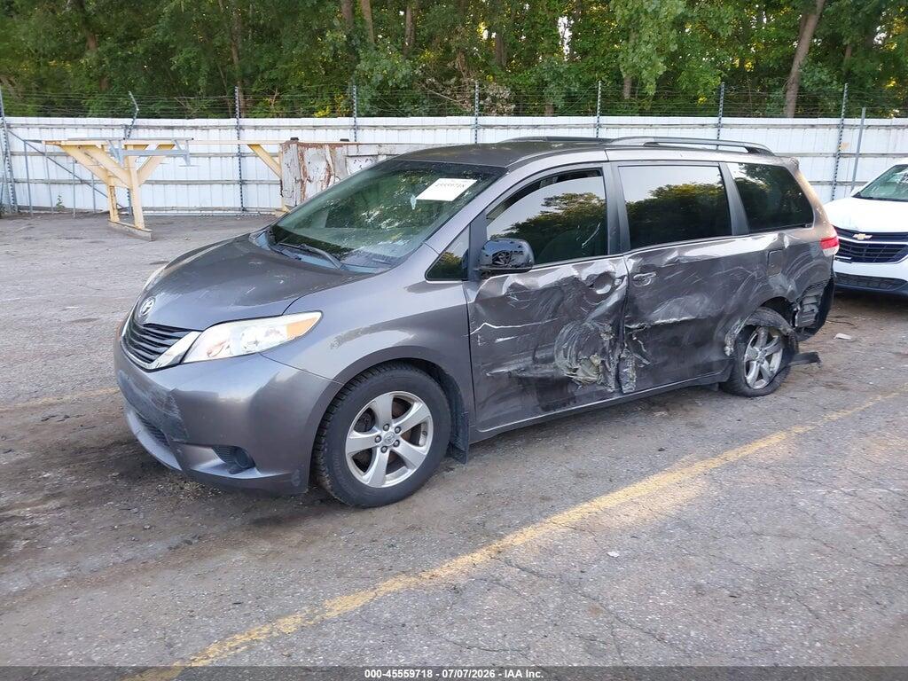 5TDKK3DC2ES501808 2014 TOYOTA SIENNA photo no. 2