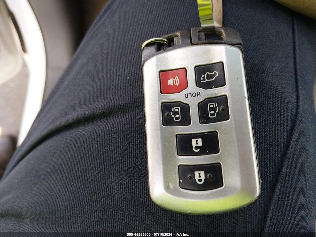 5TDYK3DC2ES526363 2014 TOYOTA SIENNA photo no. 11