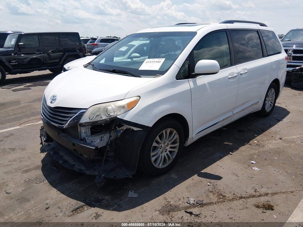 5TDYK3DC2ES526363 2014 TOYOTA SIENNA photo no. 2