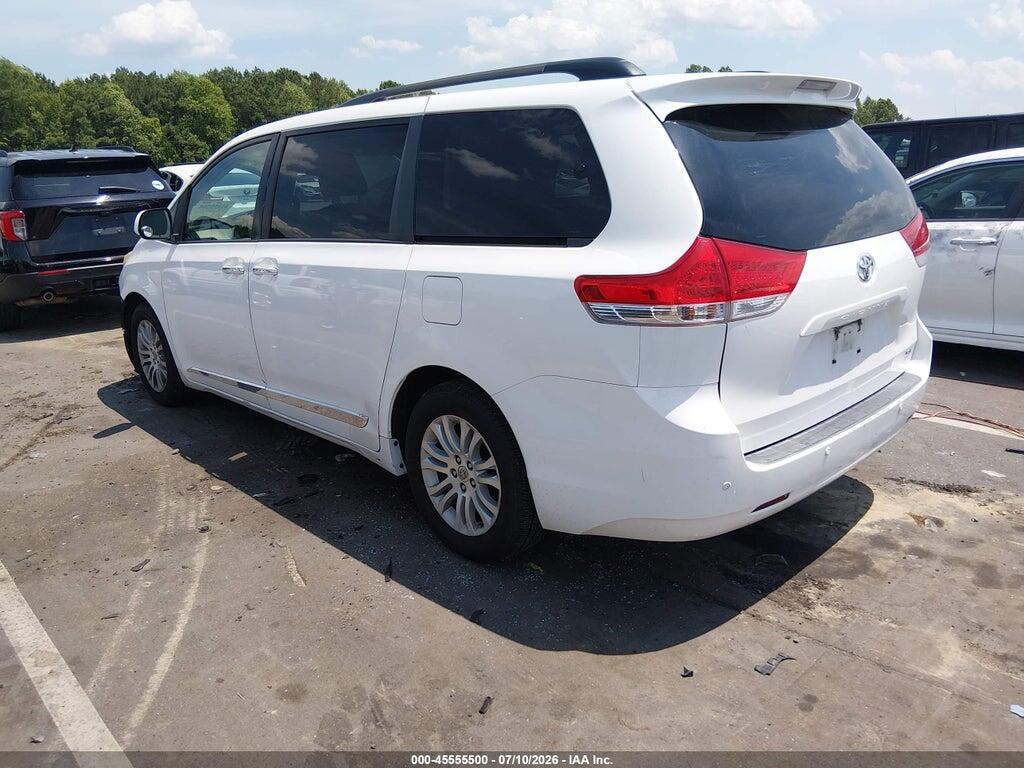 5TDYK3DC2ES526363 2014 TOYOTA SIENNA photo no. 3