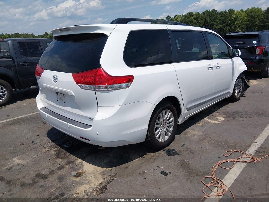 5TDYK3DC2ES526363 2014 TOYOTA SIENNA photo no. 4