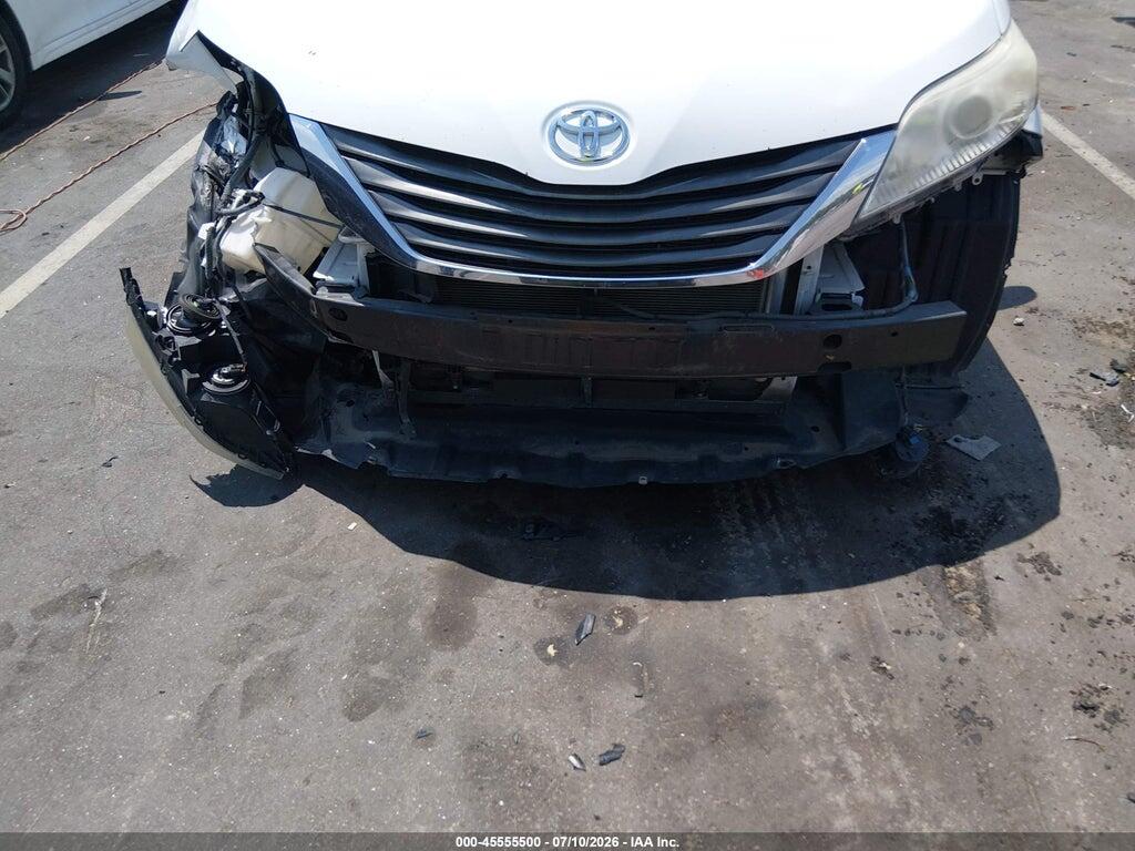 5TDYK3DC2ES526363 2014 TOYOTA SIENNA photo no. 6