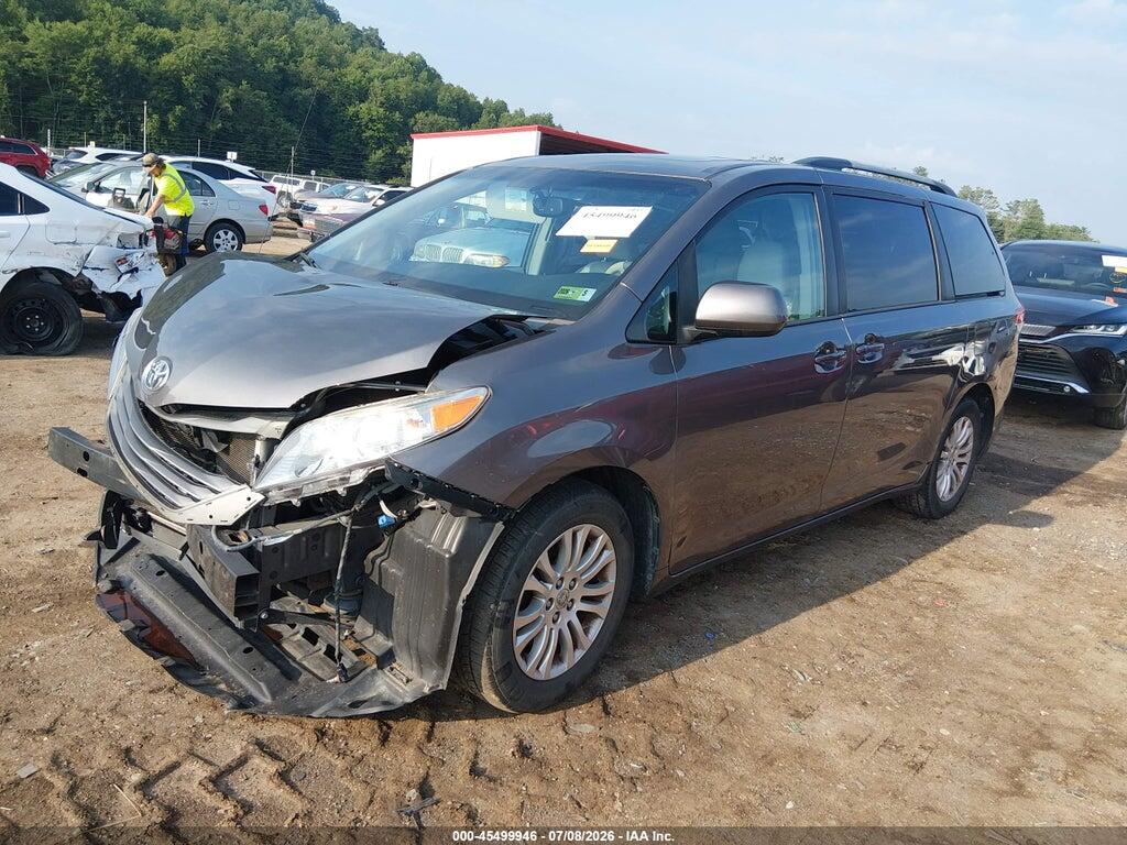 5TDYK3DC2ES516870 2014 TOYOTA SIENNA photo no. 2