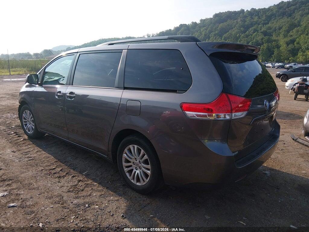 5TDYK3DC2ES516870 2014 TOYOTA SIENNA photo no. 3