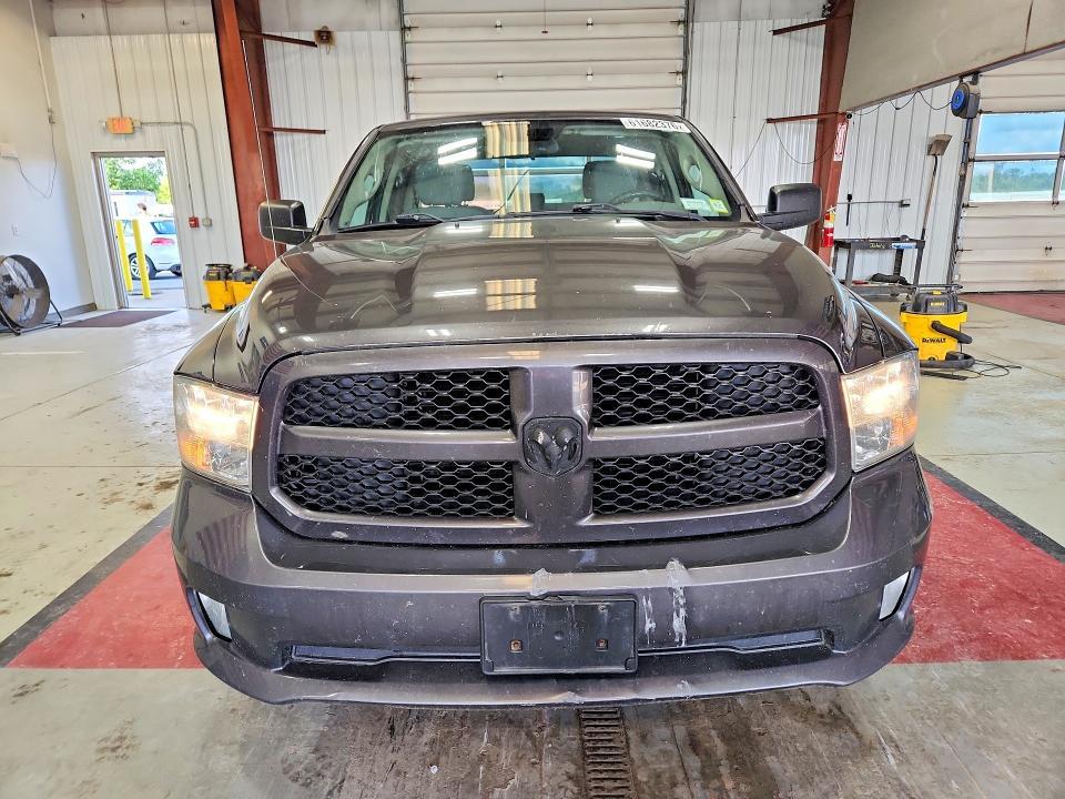 2017 RAM 1500 ST — Фото 5 из 12