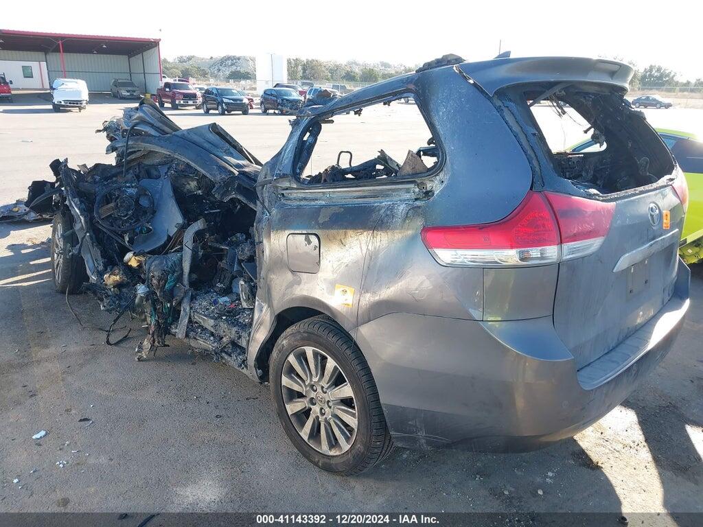 5TDYK3DC8ES515366 2014 TOYOTA SIENNA photo no. 3