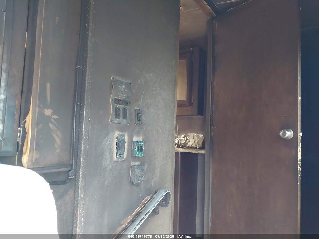 4X4FSBL22HU079960 2017 SALEM TRAVEL TRAILER photo no. 5
