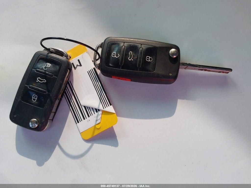 3VWF17AT9EM641674 2014 VOLKSWAGEN BEETLE photo no. 11