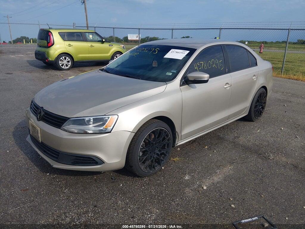3VWD17AJ2EM273375 2014 VOLKSWAGEN JETTA photo no. 2
