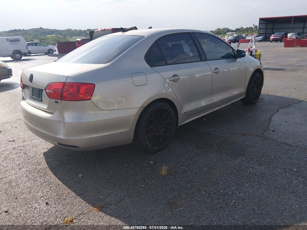 3VWD17AJ2EM273375 2014 VOLKSWAGEN JETTA photo no. 4