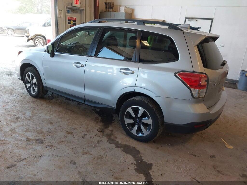 JF2SJAGC7HH803933 2017 SUBARU FORESTER photo no. 3