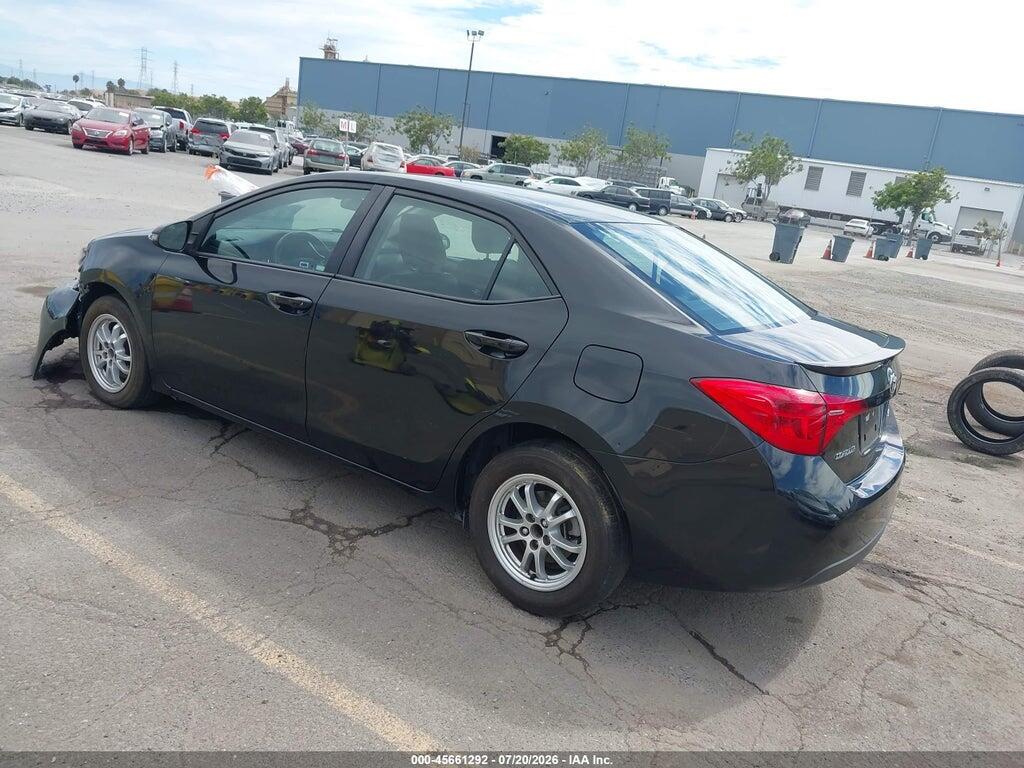 5YFBURHE3HP701361 2017 TOYOTA COROLLA photo no. 3